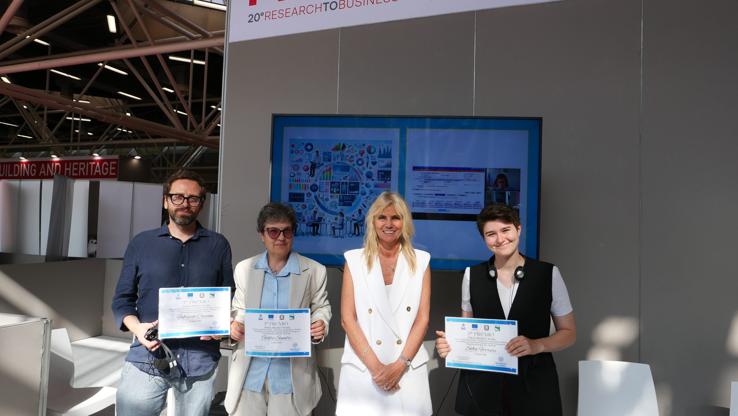 Vincitori project work e prof.ssa Esposito